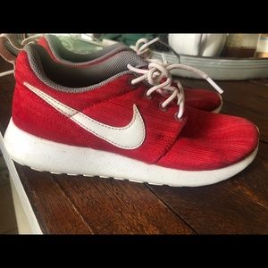 Nike Roshe youth size 3.5 (fits women’s 6)